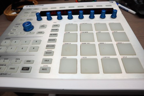 Native Instruments MK2 ( White )