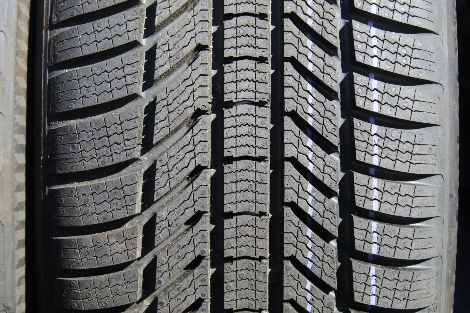 New 235 45 18 Continental, Winter, M+S, XL, 98V, x1 Tyre (F1_tyres) L3967