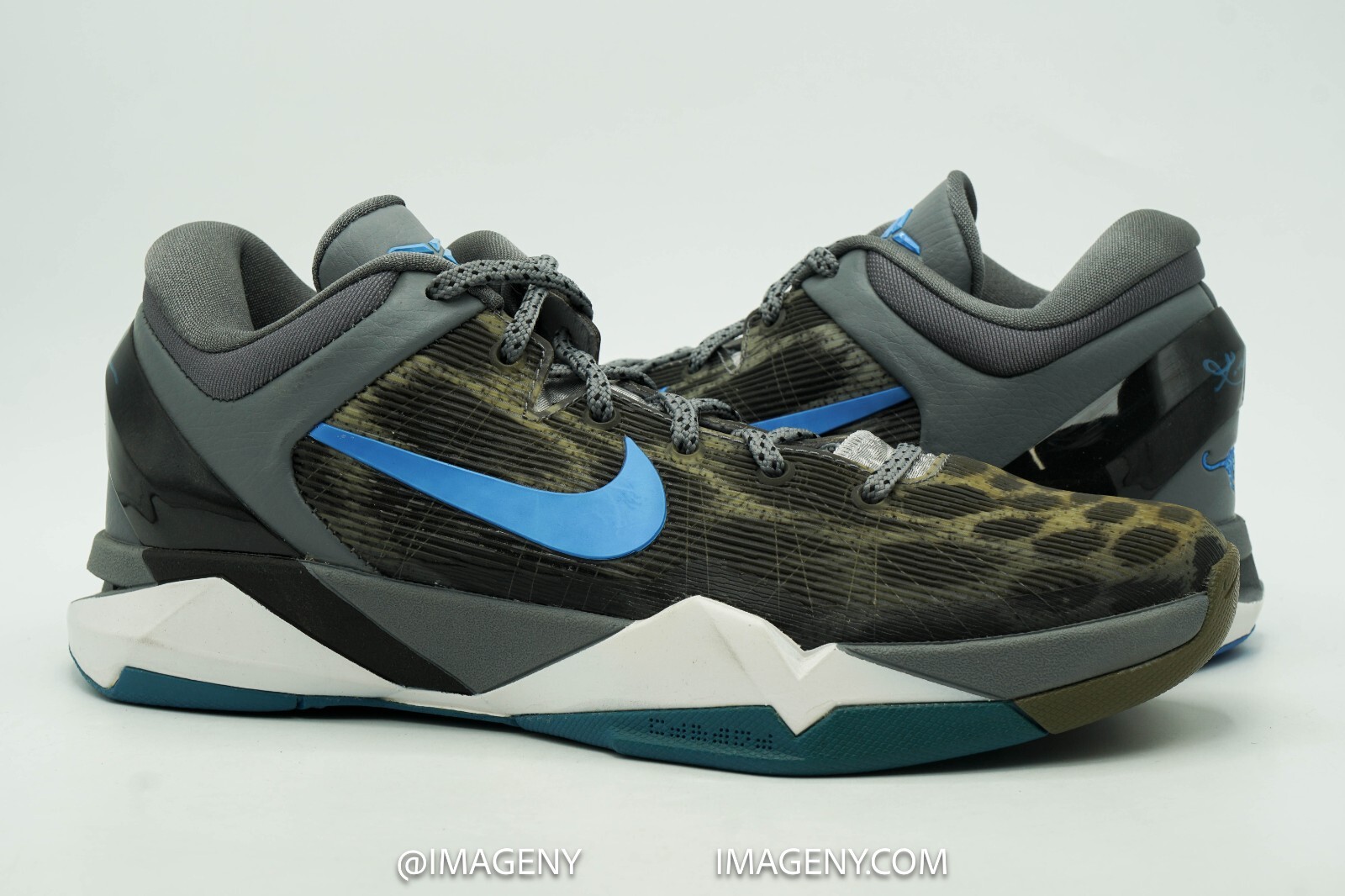 NIKE KOBE VII NEW SIZE 9.5 GREY CHEETAH WOLF GREY PHOTO BLUE