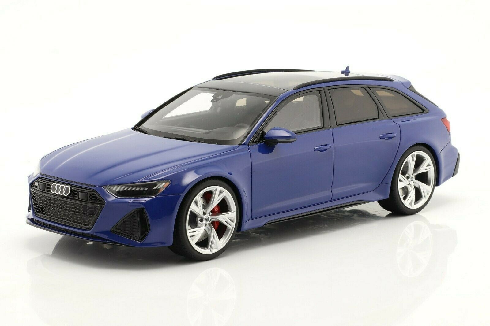 Audi RS6 ホワイト アウディ 1/18 電池プレゼント