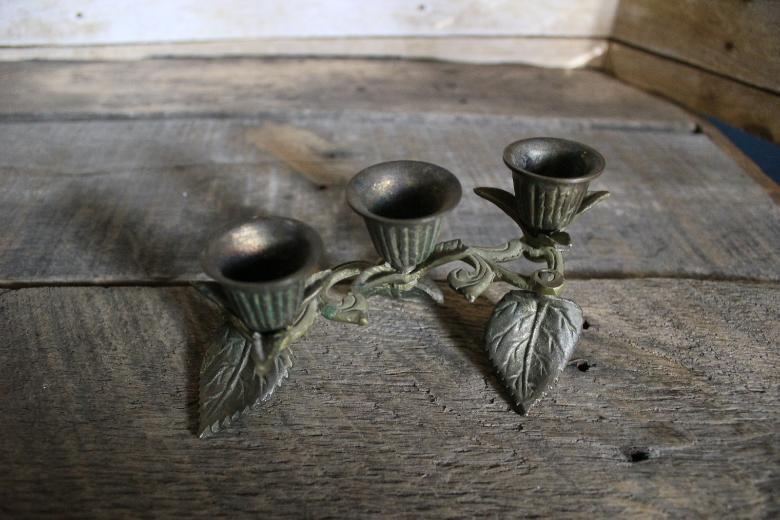 Vintage brass Scrolling IVY LEAF & FLOWER Triple Candle Candlestick Holder