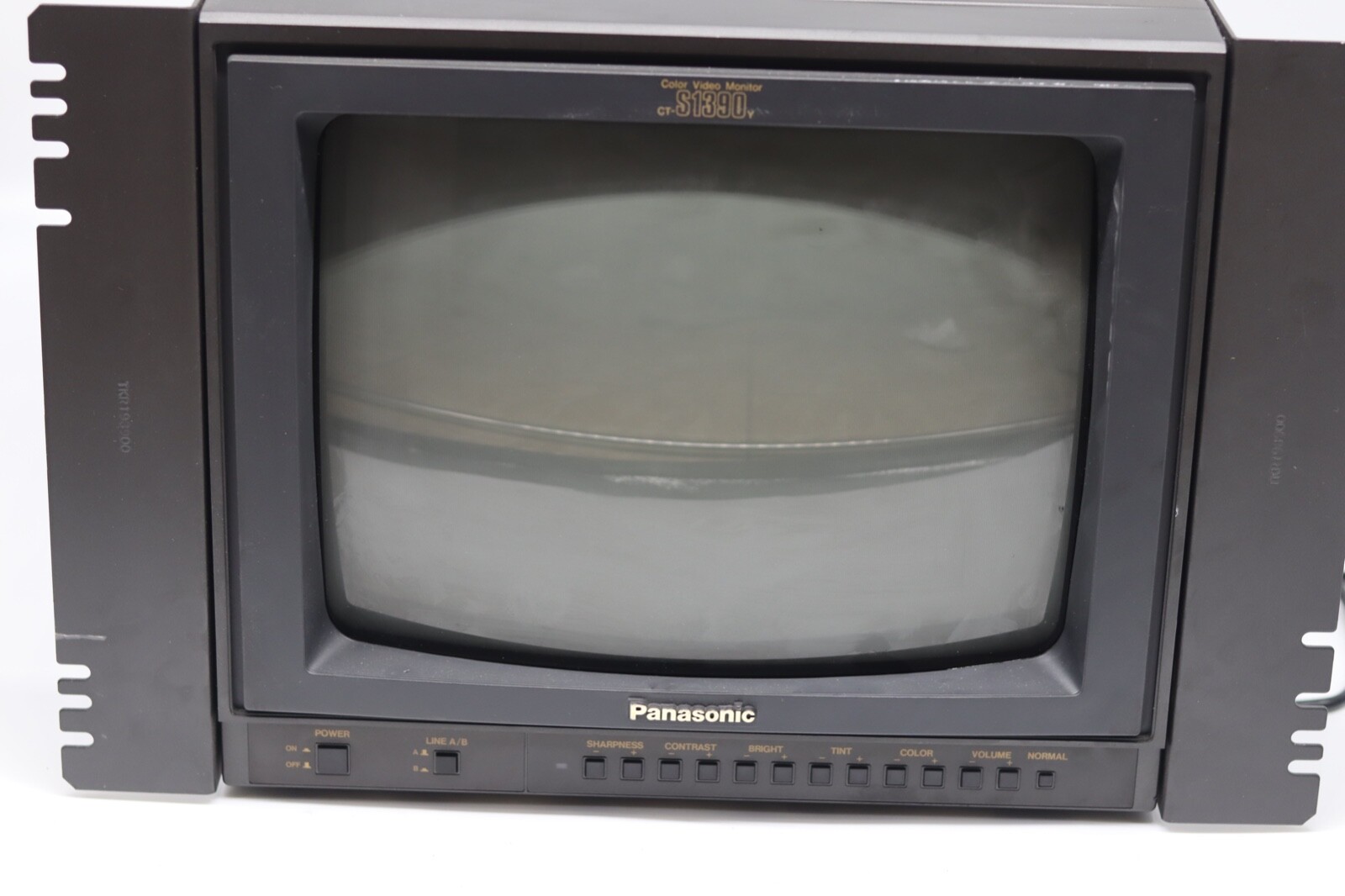 Panasonic CT-1390Y Color Video CRT TV Monitor 13 Panasonic CT-1390Y Color Video CRT TV Monitor 13
