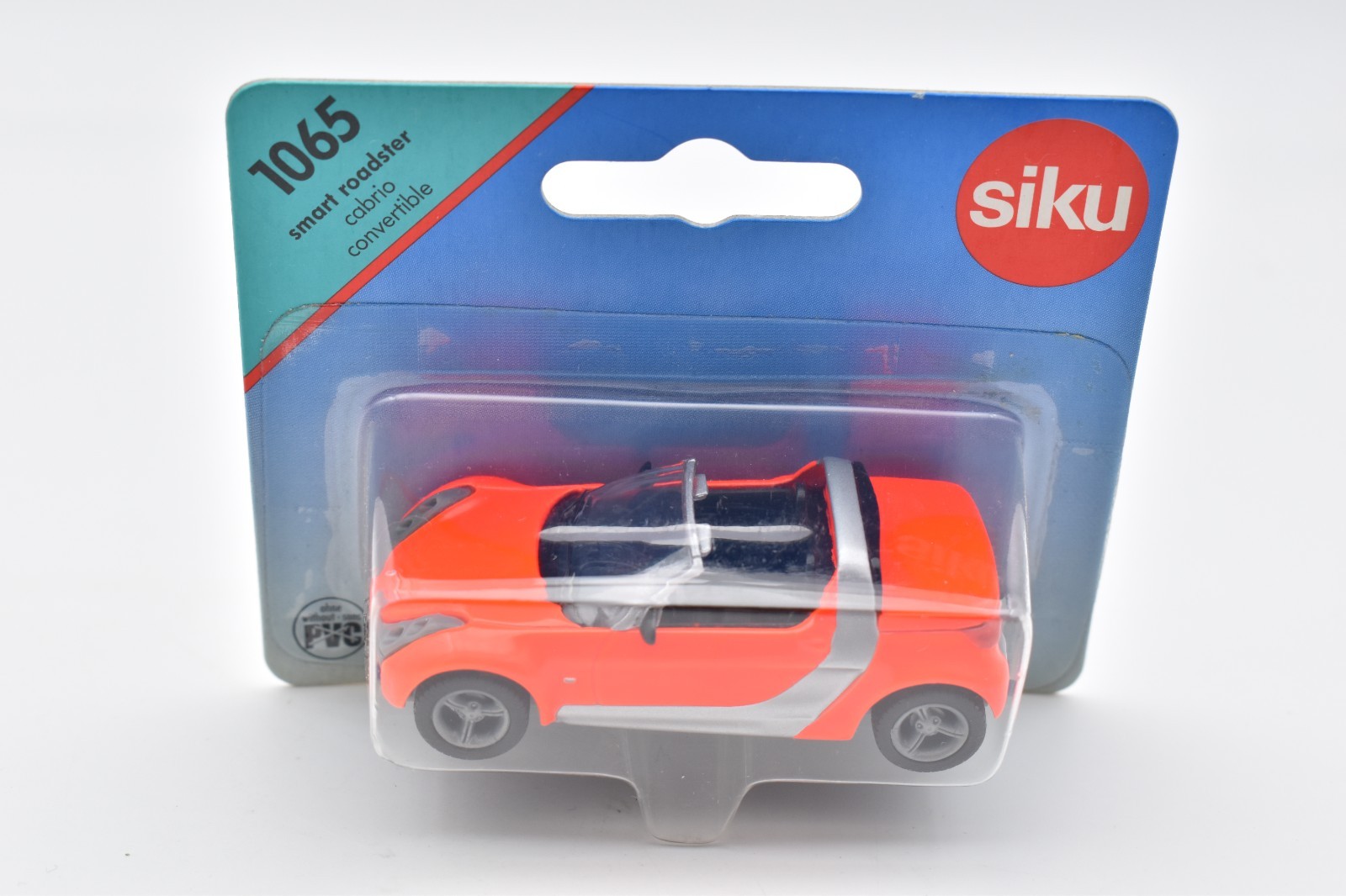 SIKU 1065 Smart Roadster neon rot und silber. Metall. OVP Blister Karte