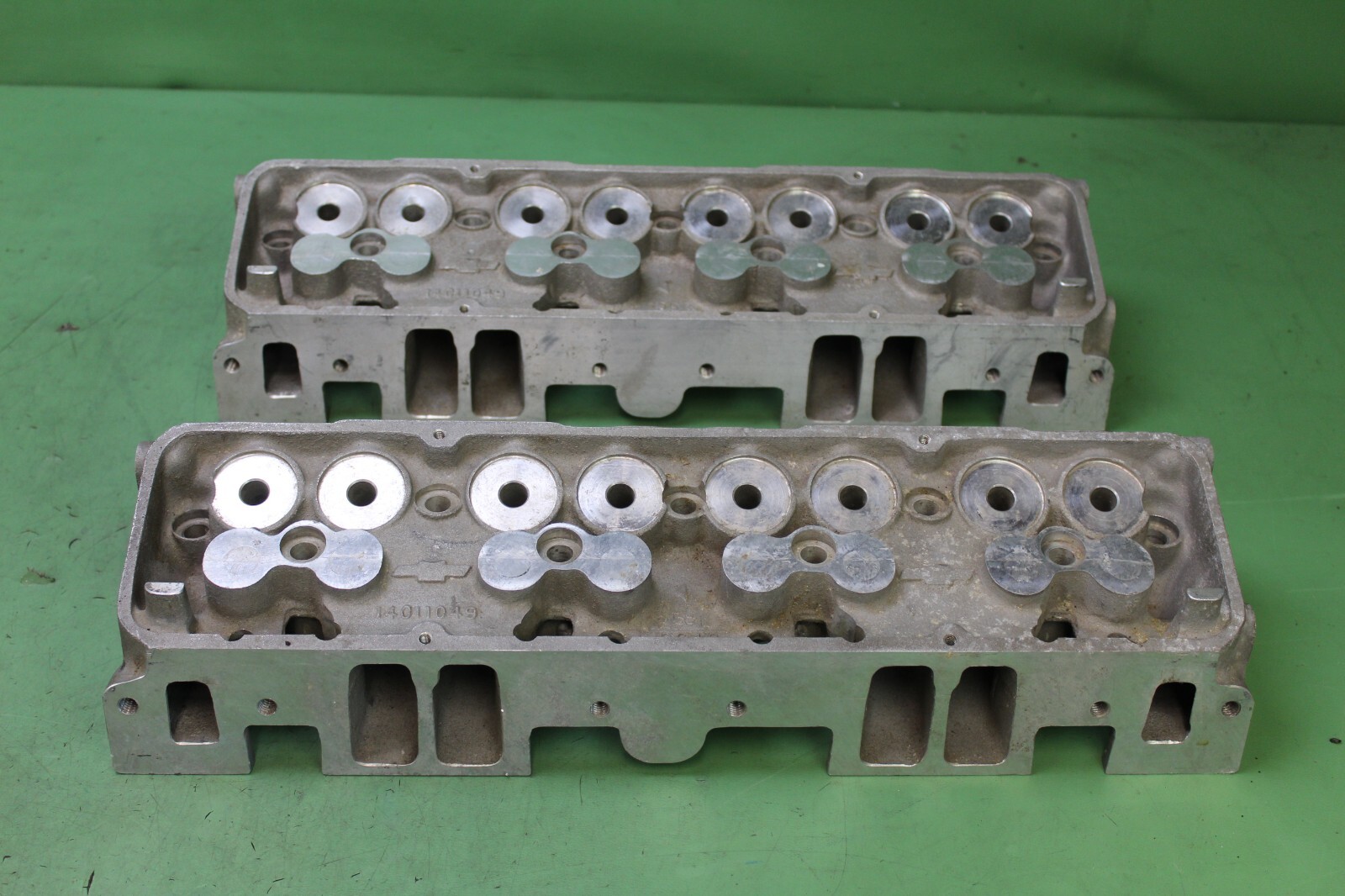 GM NOS 14011049 SB Chevy Bowtie Heads, No Seats & Guides GM NOS 14011049 SB Chevy Bowtie Heads, No Seats & Guides