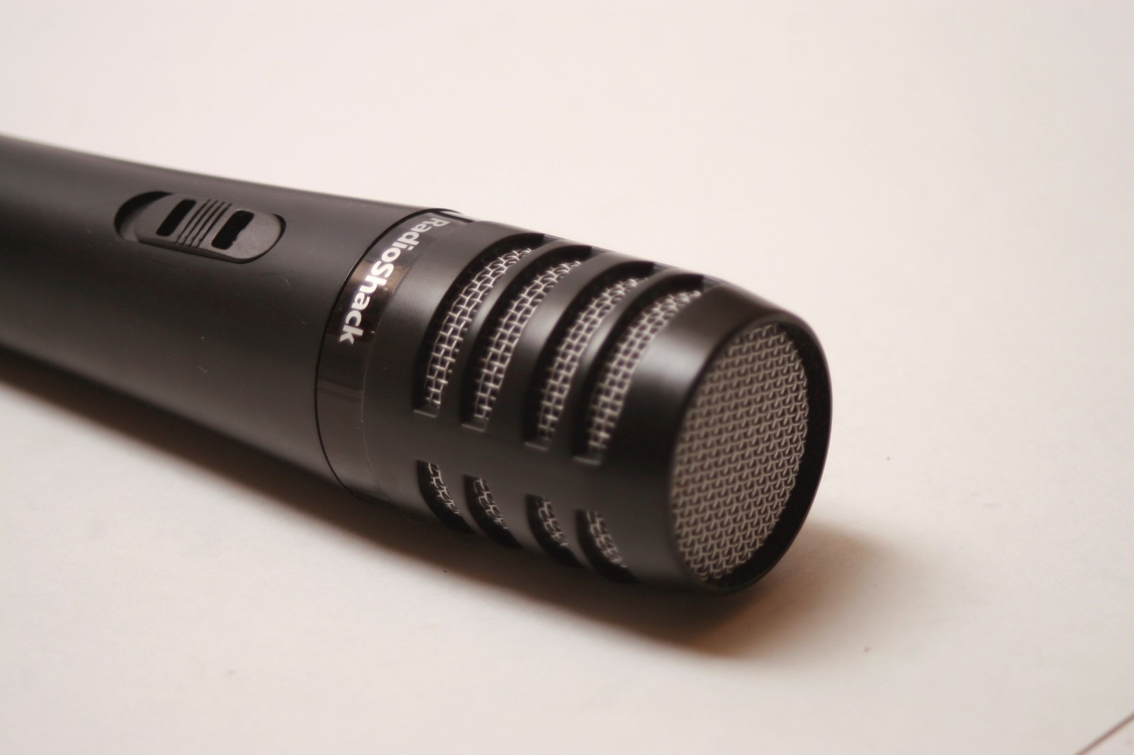 RadioShack 33-3039 Dynamic Cable Consumer Microphone Mic Black ~ Very Nice!