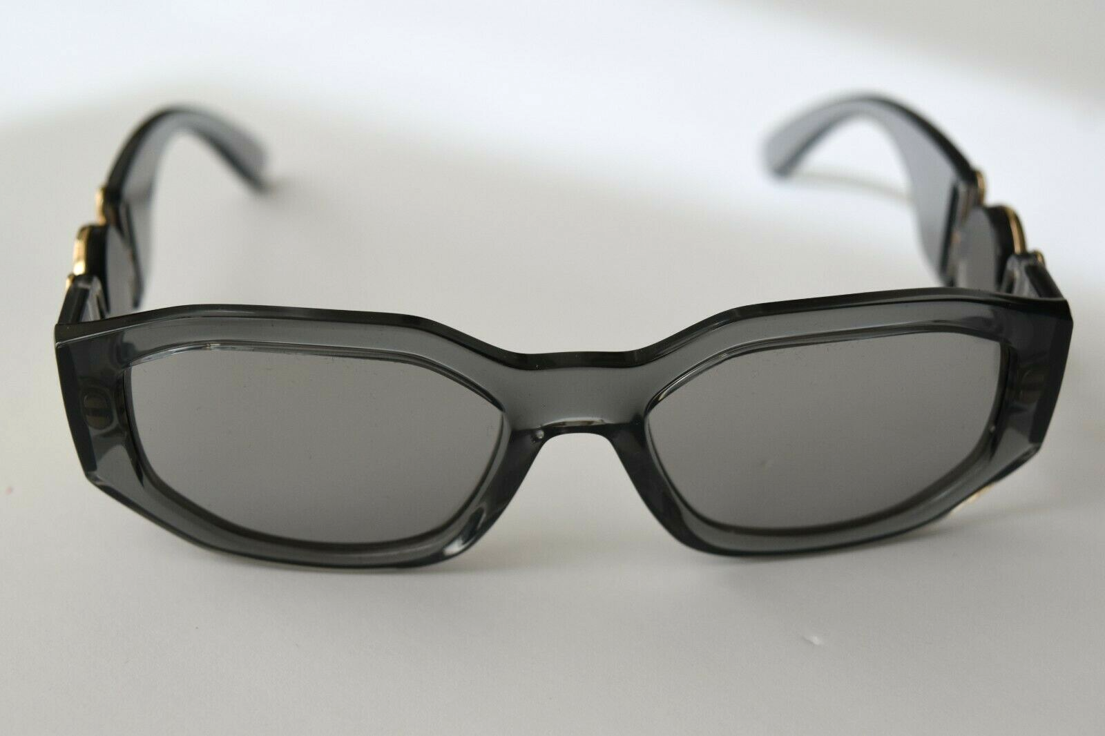 VERSACE ブラック サングラス MOD.4361 Versace VE4361 Sunglasses | FramesDirect.com