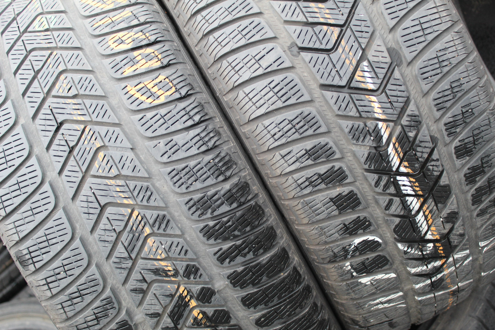 255 45 20 Pirelli, Winter, XL, M+S, 105V, x2 A Pair 6.0mm (F1_tyres) L3169