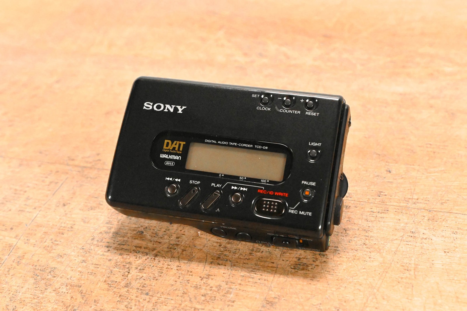 ポータブルプレーヤー SONY DAT WALKMAN TCD-D8 Sony TCD-D8 WALKMAN Portable DAT Recorder Digital Audio Tape