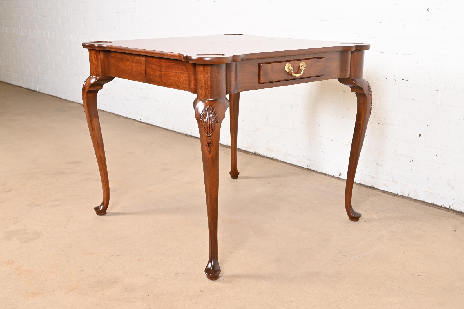 HENREDON センターテーブル　アメリカ製 Henredon Queen Anne Carved Mahogany Breakfast Table or Game Table