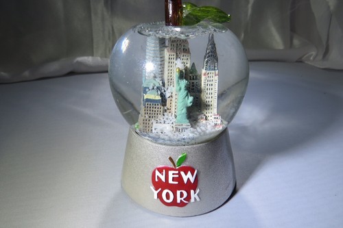 NEW Big Apple Silver Resin NEW YORK Snow Globe 2