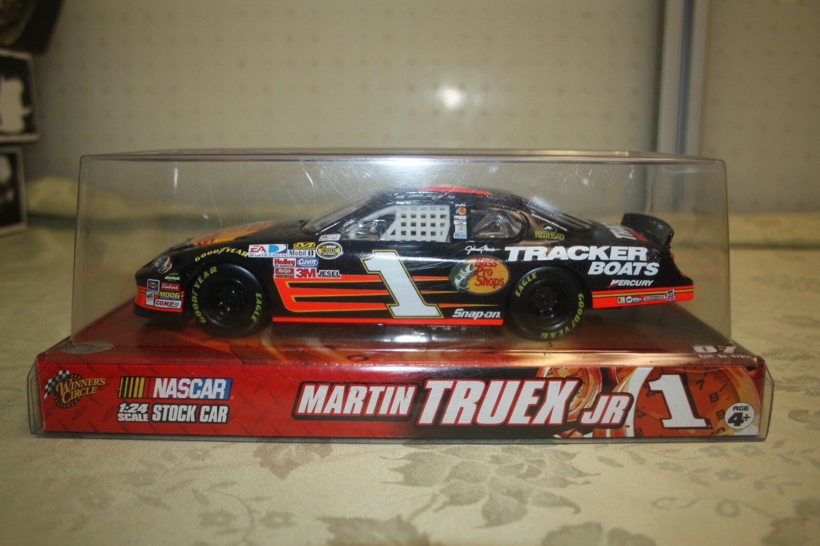 Winner's Circle NASCAR #1 Martin Truex Jr Bass Pro Shop 1:24