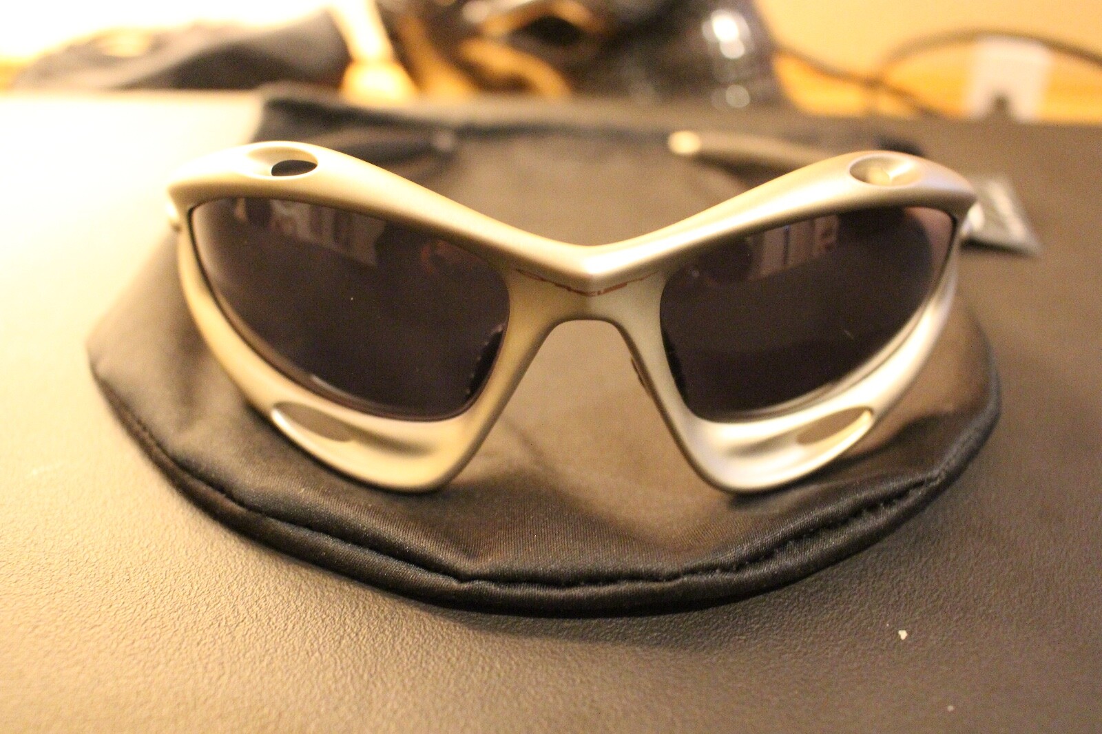 RARE VINTAGE OAKLEY RACING JACKET GEN 1 SUNGLASSES PLATINUM RARE VINTAGE OAKLEY RACING JACKET GEN 1 SUNGLASSES PLATINUM
