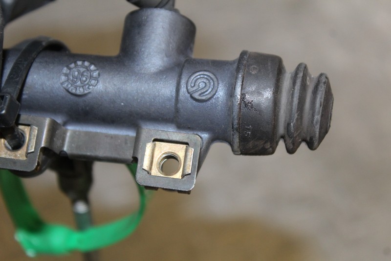 2000 BMW R1100RT R 1100 RT REAR BACK BRAKE MASTER CYLINDER W RESERVOIR