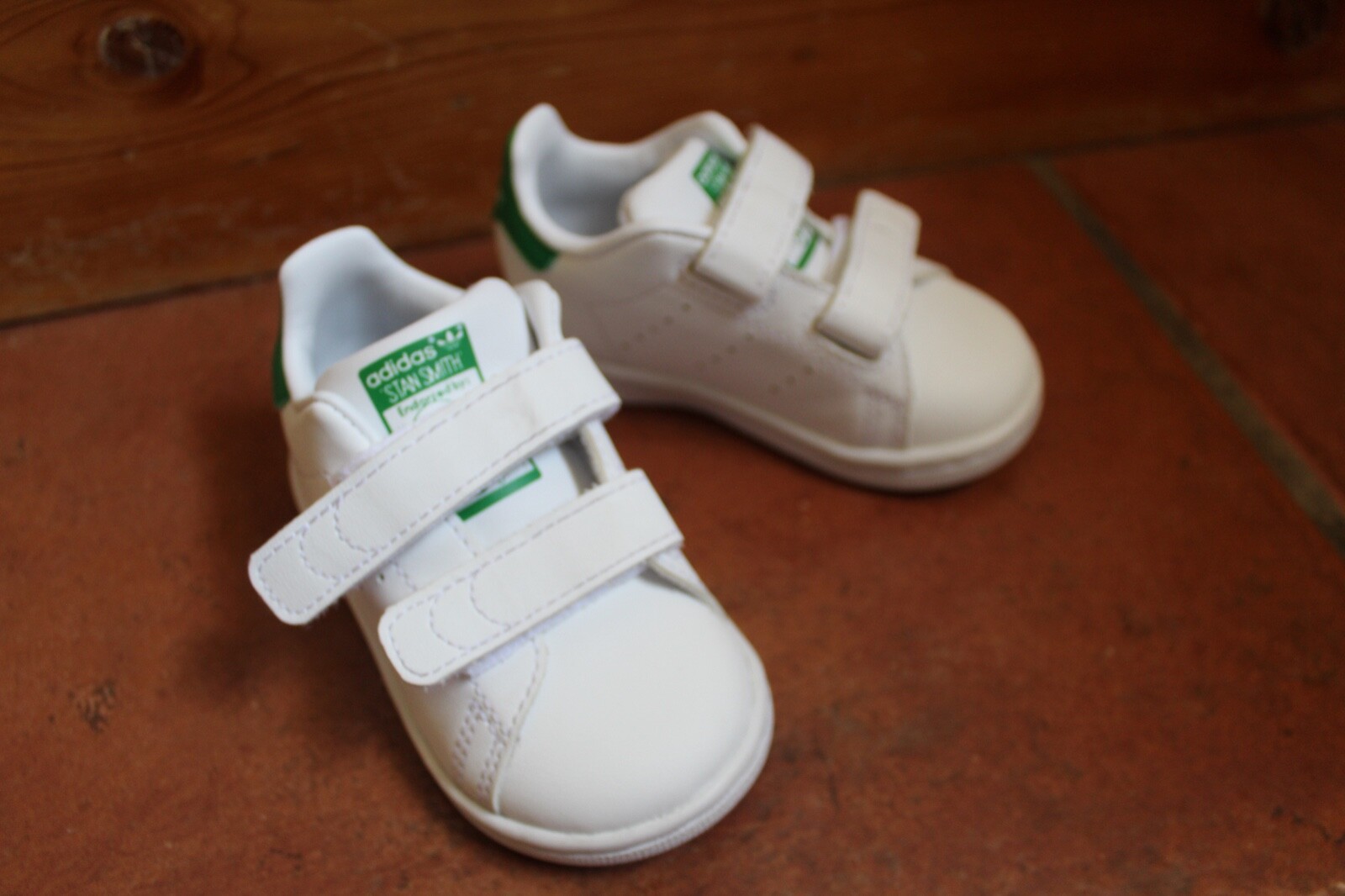 リトルホワイトです 13～16.5cm アディダス オリジナルス adidas Originals キッズ