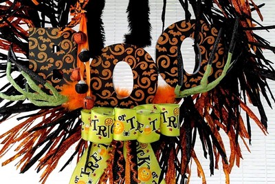 Halloween Wreath Black Orange Boo Cat Witchs Hat Feathers Green Hands Spooky 30