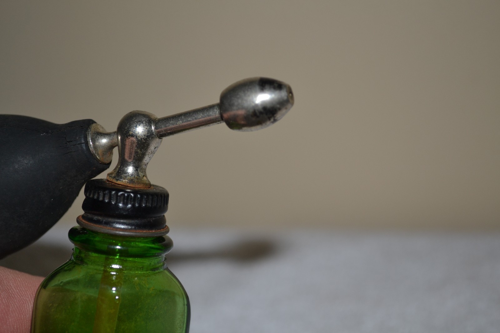 Vintage Green Perfume Atomizer Bottle pat 92148