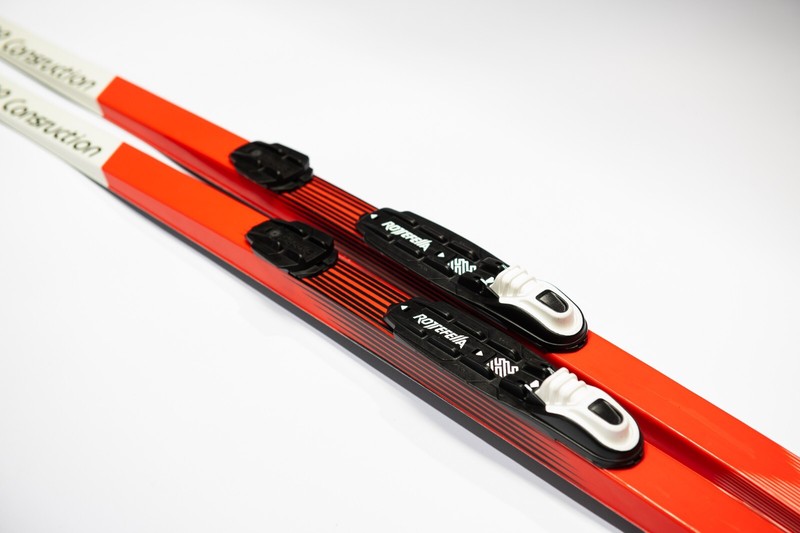 Red and White Waxless 185cm Cross Country Ski NNN Rottefella