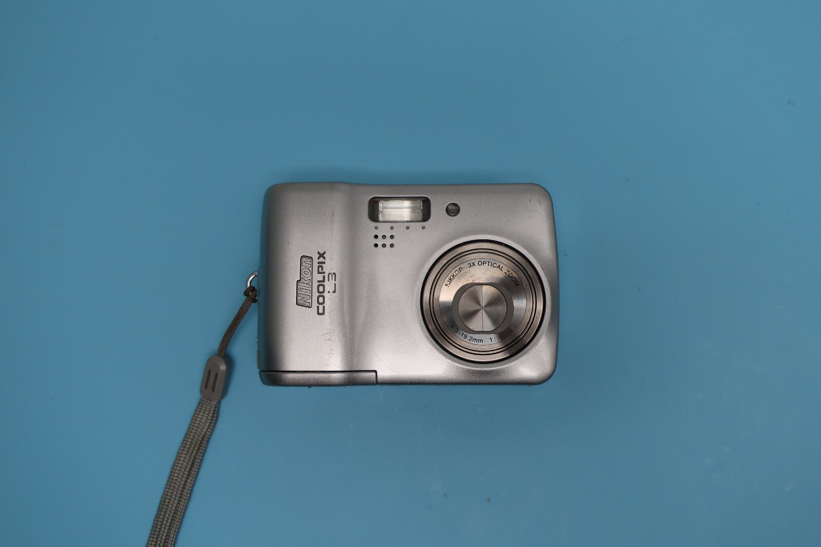 USED Nikon COOLPIX L3 5.1MP Digital Camera PARTS REPAIR AS