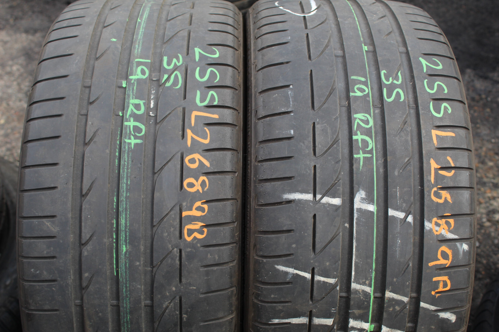 255 35 19 Bridgestone, RunFlat, 92Y, x2 A Pair 5.0mm (F1_tyres) L2689