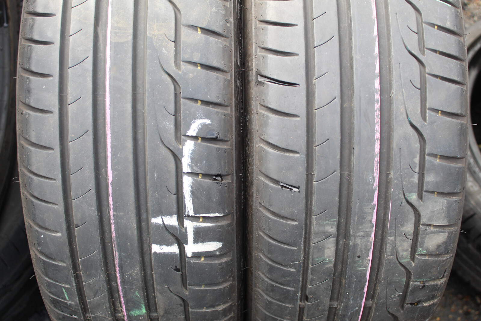 205 40 18 Dunlop, RunFlat, XL, 86W, x2 A Pair 6.8mm (F1_tyres) L3408
