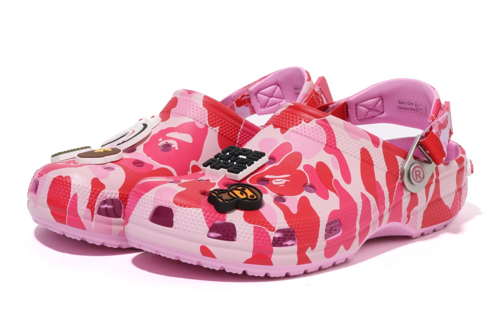 A BATHING APE®︎ × Crocs Clog ジビッツ BAPE x Crocs Classic Clog Collection Releases in March