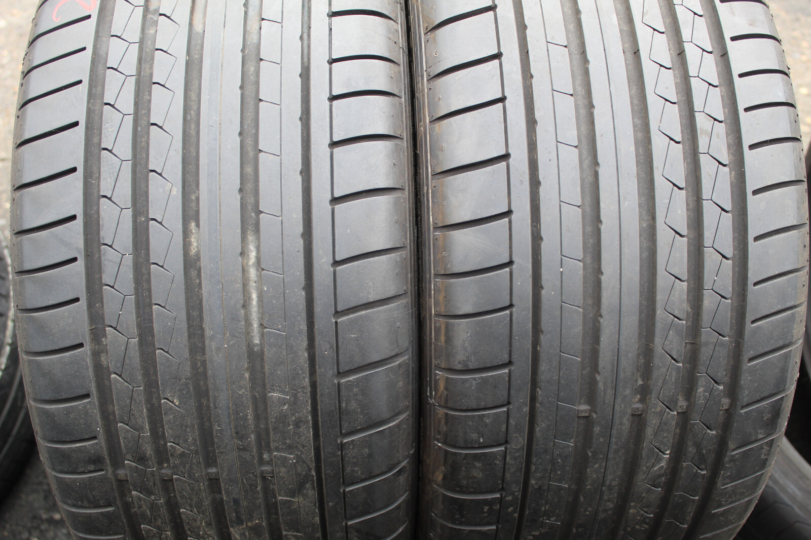 275 35 19 Dunlop, RunFlat, 96Y, x2 A Pair, 6.0mm (f1_tyres) FO L2510