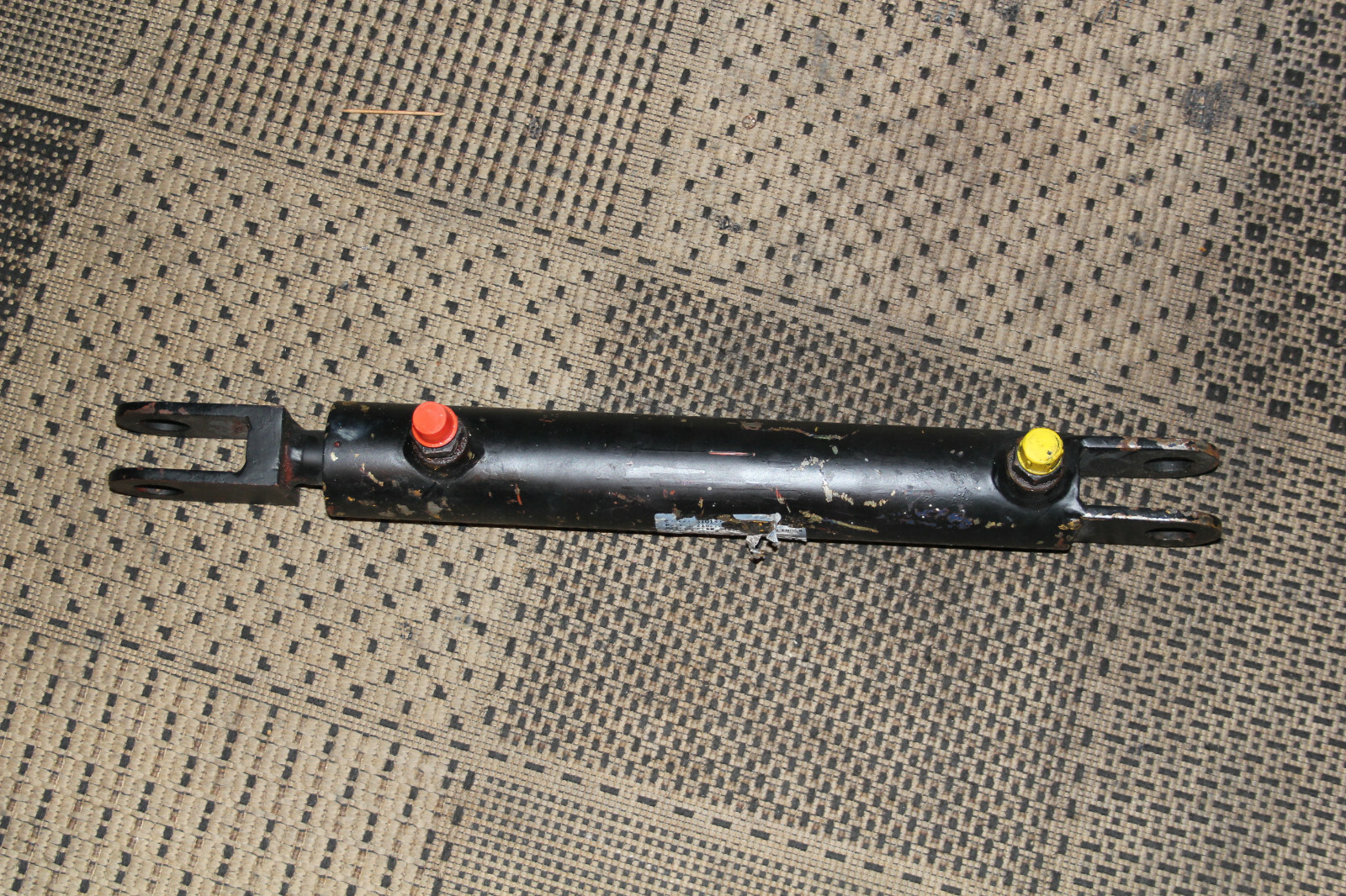 Double Acting Hydraulic Ram 520mm in 250mm Extension OD 61mm 1 Inch Pin