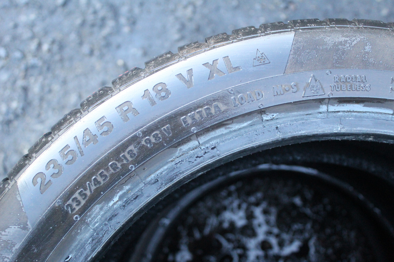 235 45 18 Continental, Winter, XL M+S, 98V, x2 A Pair, 6.5mm (f1_tyres) FO L1859