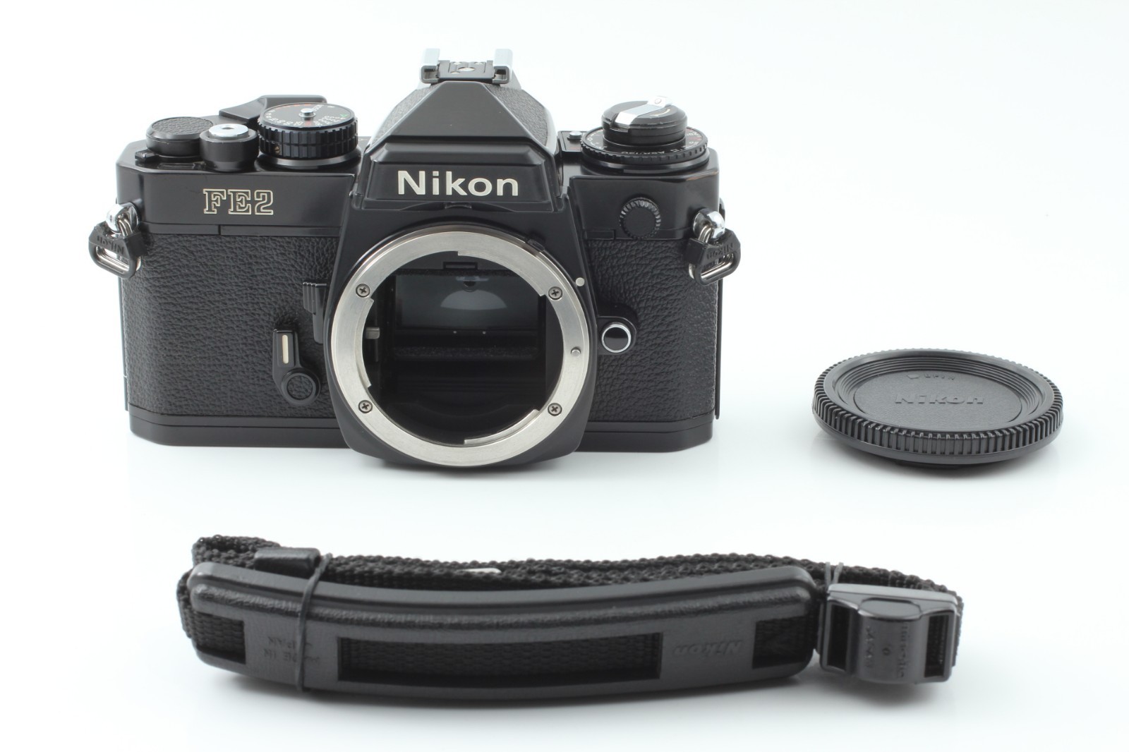 Nikon FE2 ブラックボディ レンズ付 NIKKOR 35〜105mm Nikon FE2 ブラックボディ レンズ付 NIKKOR 35〜105mm