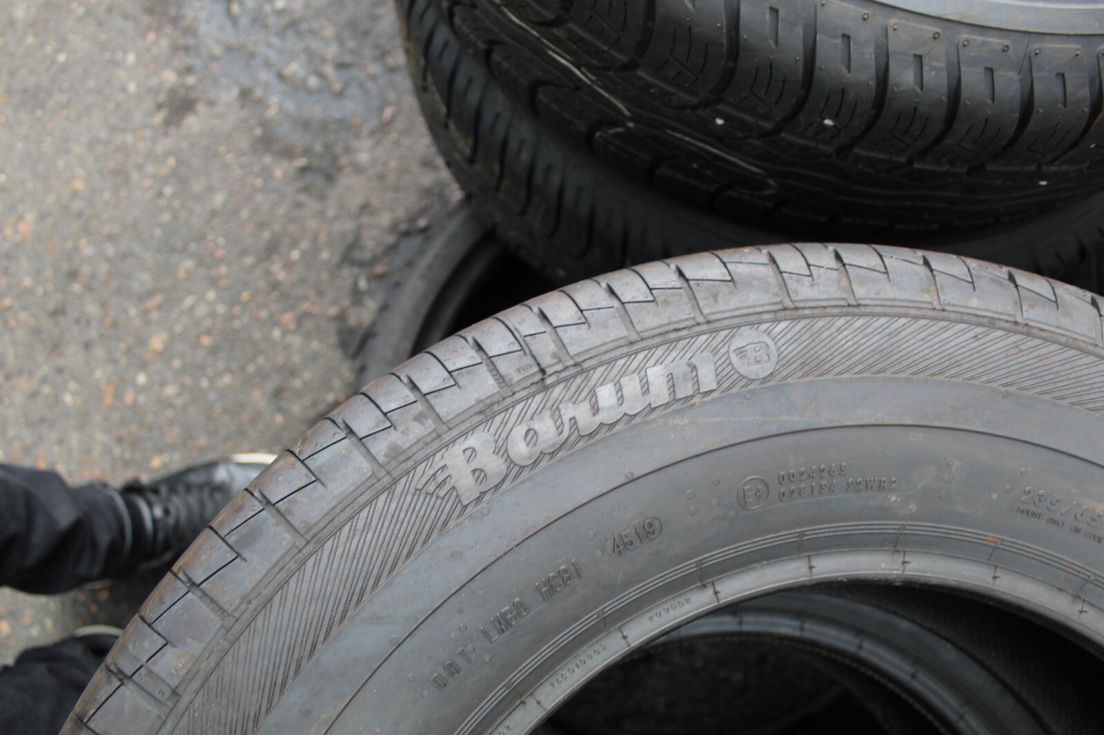 235 65 16C Barum, Vanis 2, 115/113R, x2 A Pair 6.8mm (F1_tyres) L2417