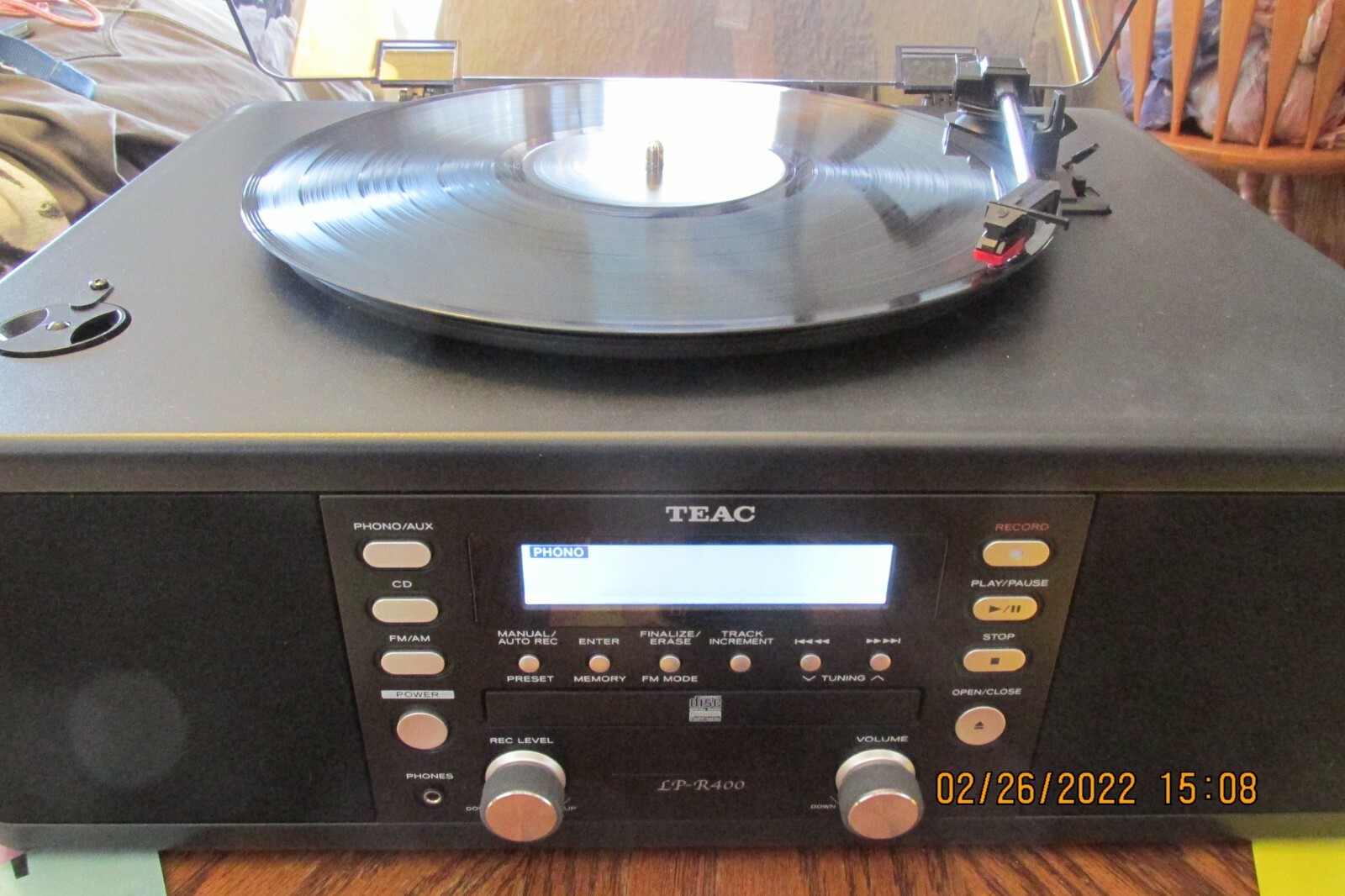 TEAC LP-R400 Turntable CD Recorder and Radio with 2 new TEAC LP-R400 Turntable CD Recorder and Radio with 2 new