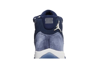Pre-owned Jordan Air  Wmns Air  11 Retro 'midnight Navy Velvet' Ar0715-441 In White