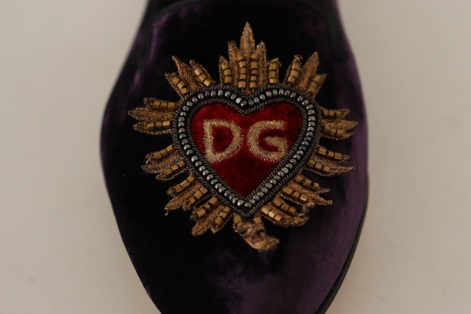

DOLCE - GABBANA Обувь Фиолетовые бархатные лоферы с сердечками DG на плоской подошве EU36,5 / US6 Рекомендуемая розничная цена 800 долларов США, Фиолетовый