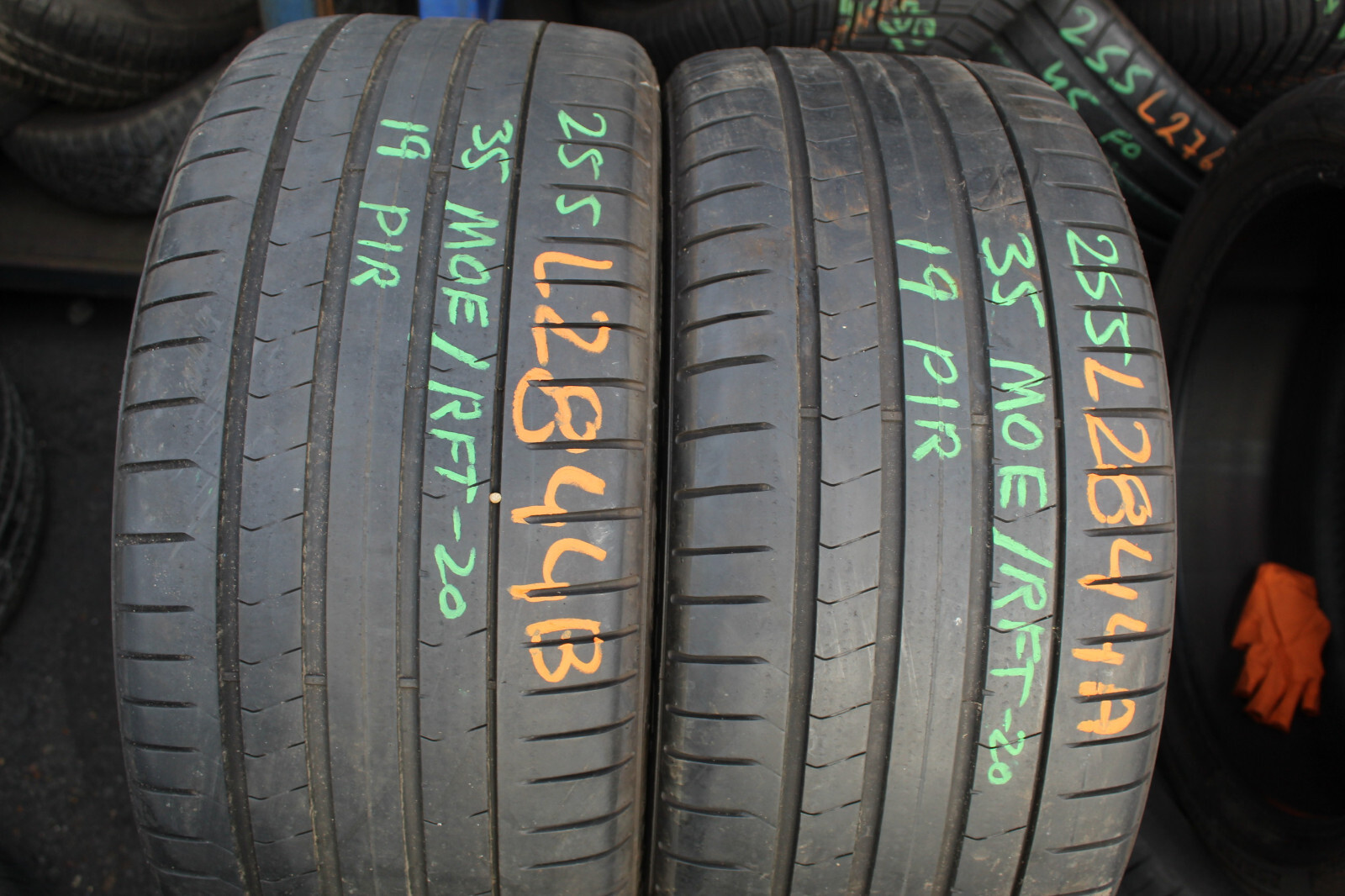 255 35 19 Pirelli, RunFlat, MOE, 96Y, x2 A Pair 5.0mm (F1_tyres) L2844.
