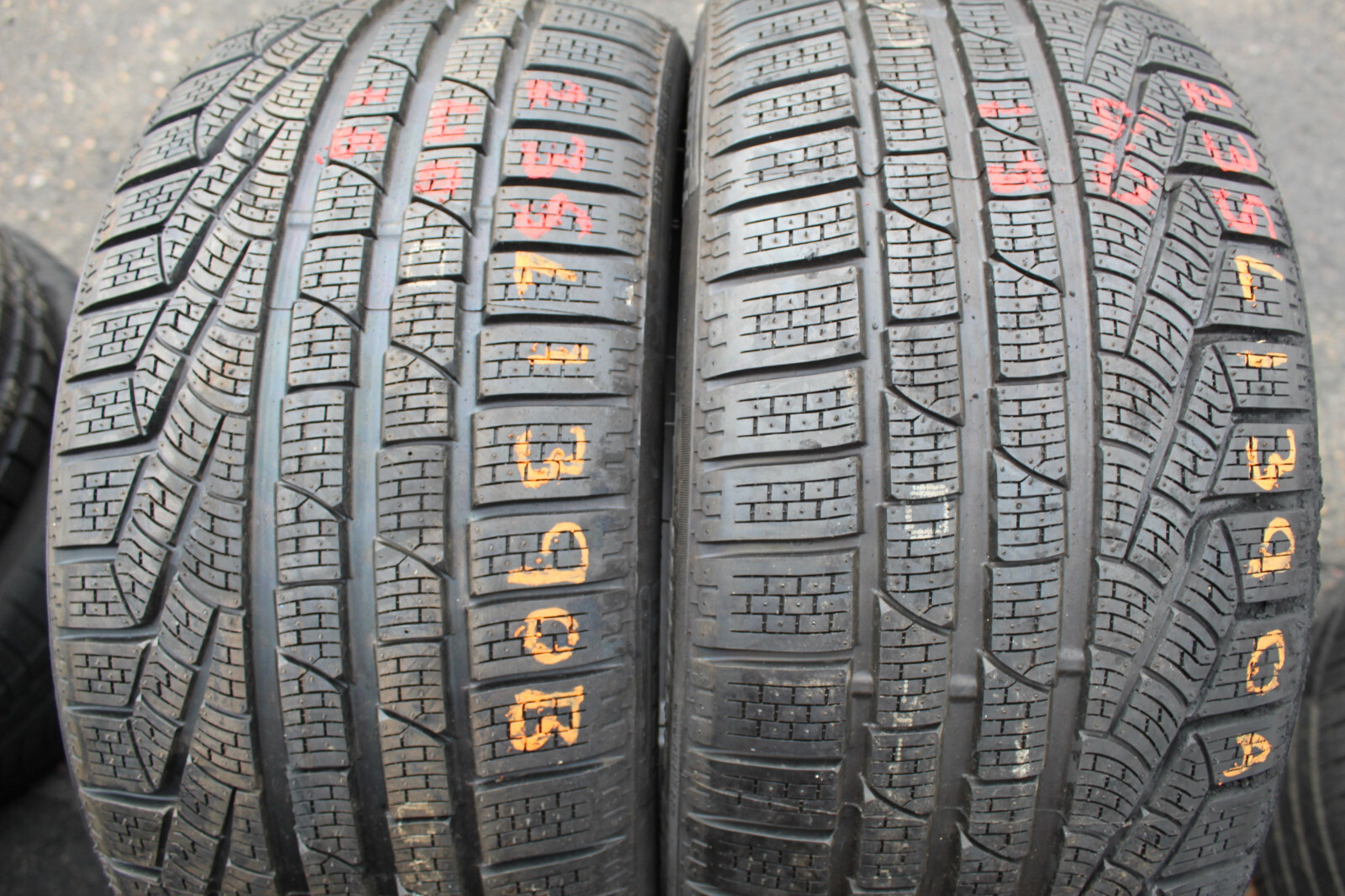 New 235 40 18 Pirelli, Sotto Zero Winter, N1, 91V, x2 A Pair (F1_tyres) L1390