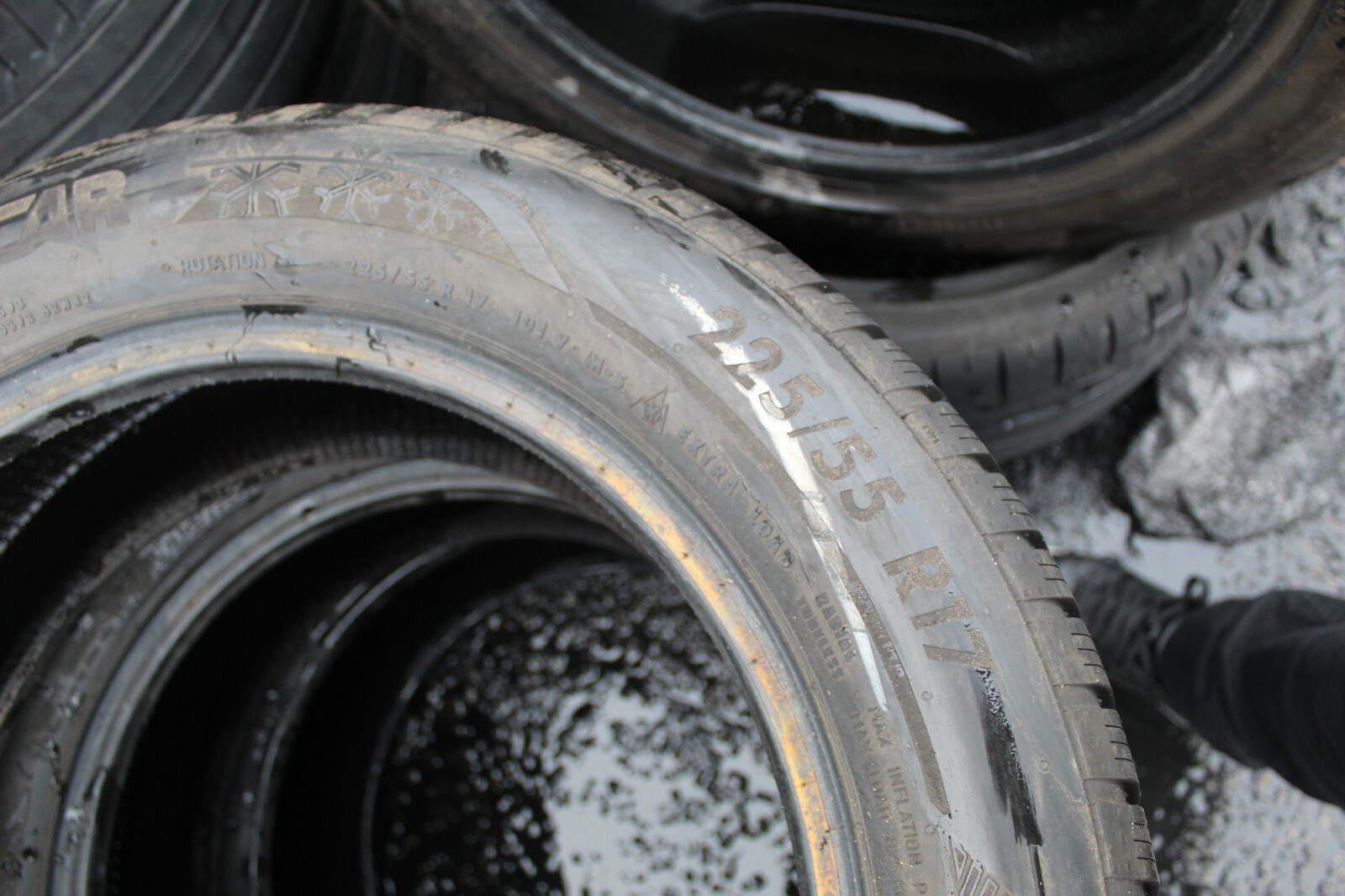 225 55 17 Esa+Tecar, Winter, 101V, x2 A Pair 7.0mm (F1_tyres) L3260
