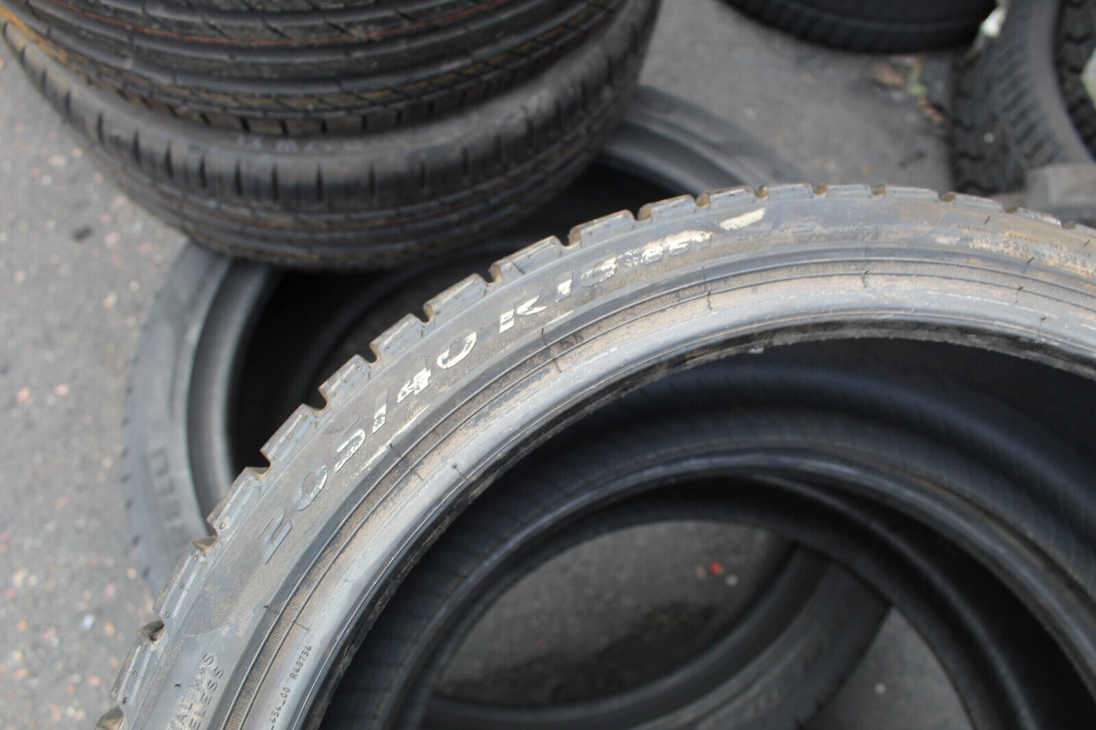 New 205 40 18 Pirelli, Winter, M+S, 86V, x2 A Pair (F1_tyres) L2334
