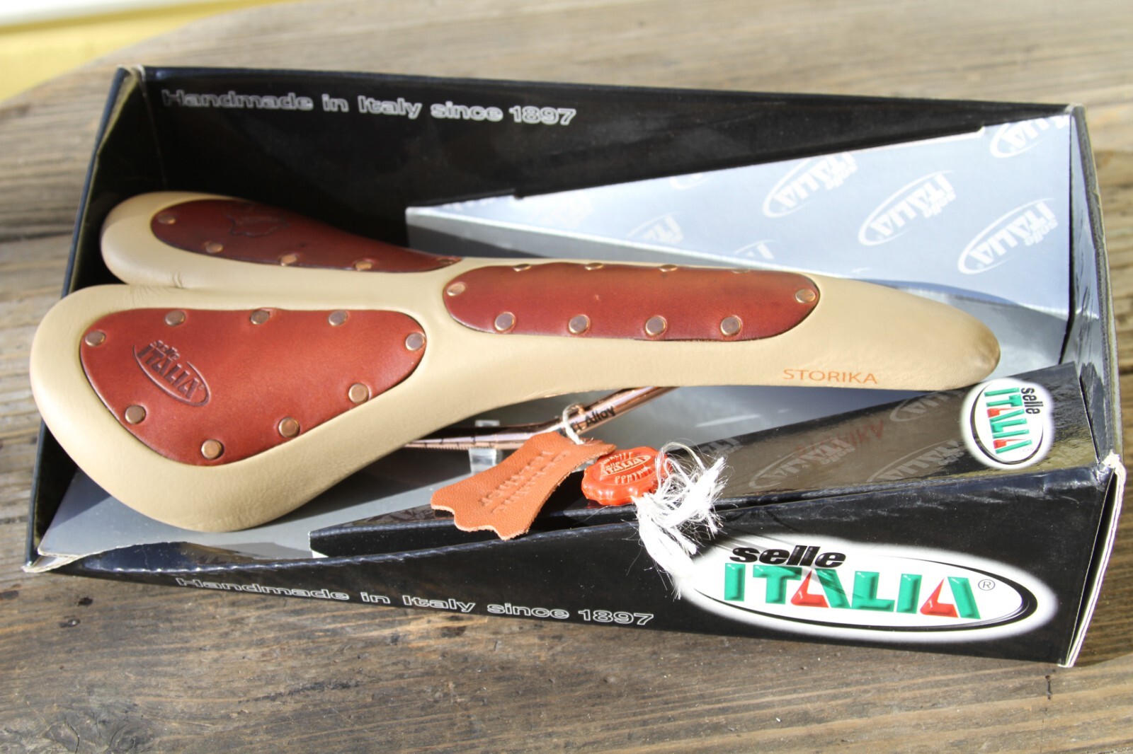 Selle Italia Storika Leather Saddle NOS 2003 cream and brown Selle Italia Storika Leather Saddle NOS 2003 cream and brown