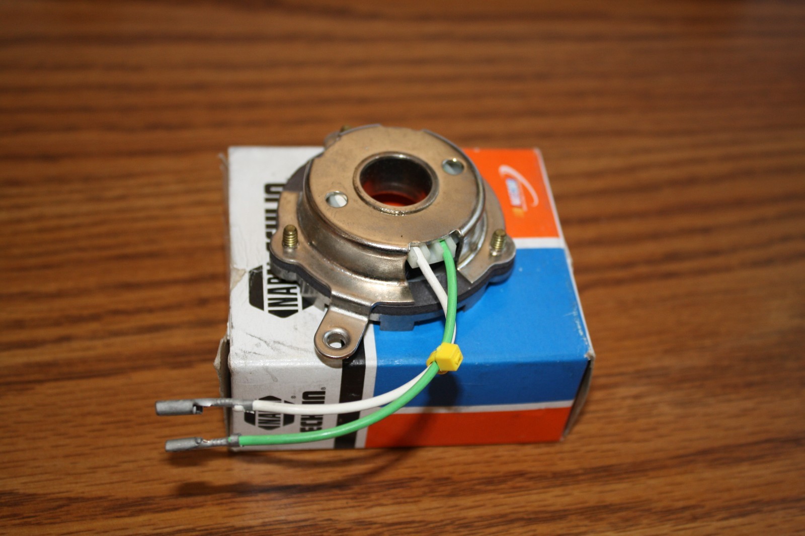 GENUINE NAPA Echlin MP100 Distributor Pick Up Coil Assembly - NEW