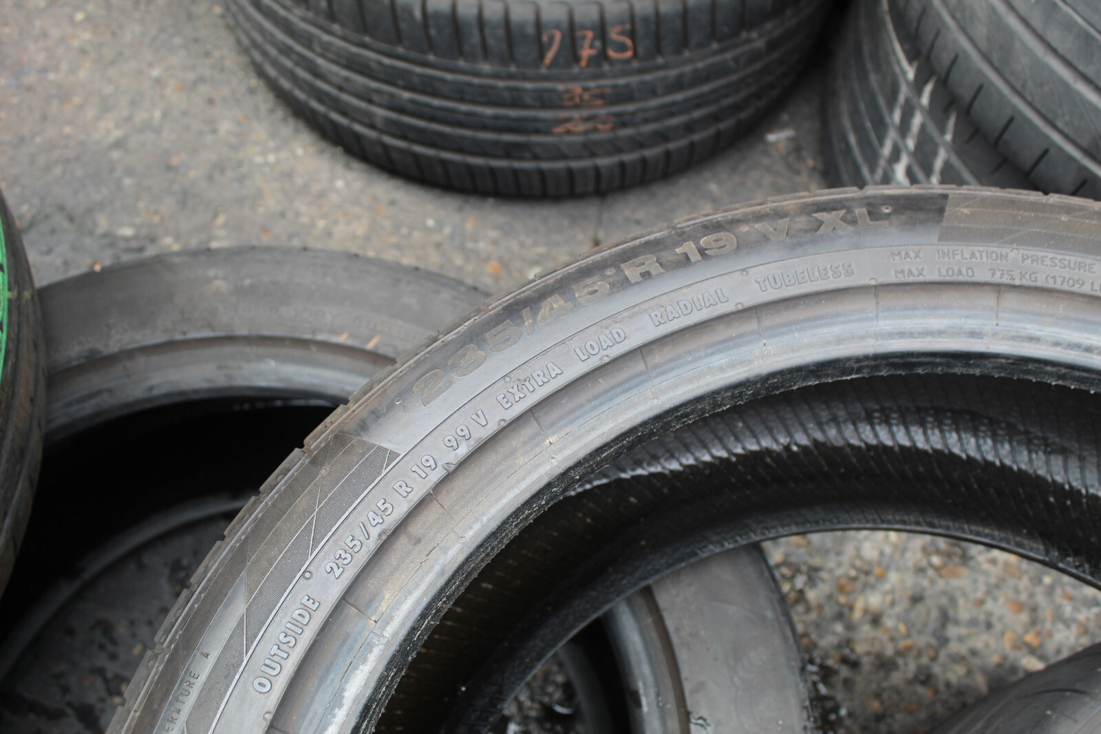 235 45 19 Continental, CSC 5, XL, 99V, x2 A Pair 5.0mm (F1_tyres) FO L2536