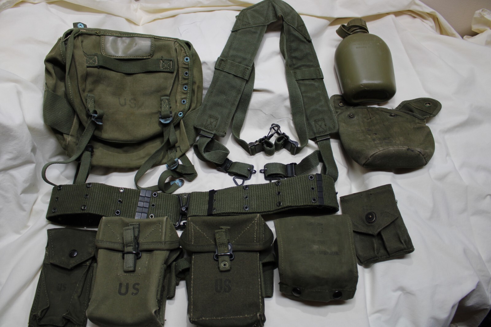 US Military Vietnam Era Web Belt Set Canvas Magazine Pouches