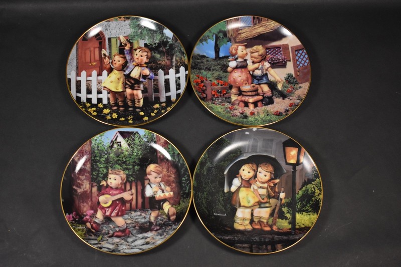 COMPLETE Set of 12 - 1990 MJ Hummel Little Companions 8” Collector Plates T3214