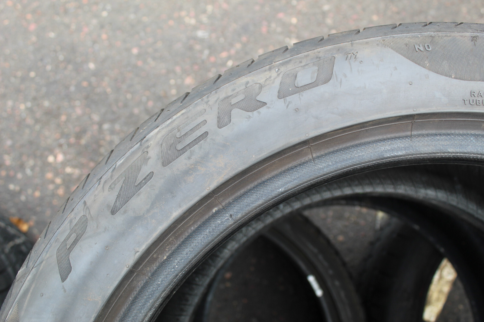 305 40 20 Pirelli, P Zero TM, XL, N0, 112Y, x2 A Pair, 6.7mm (f1_tyres) FO L2496