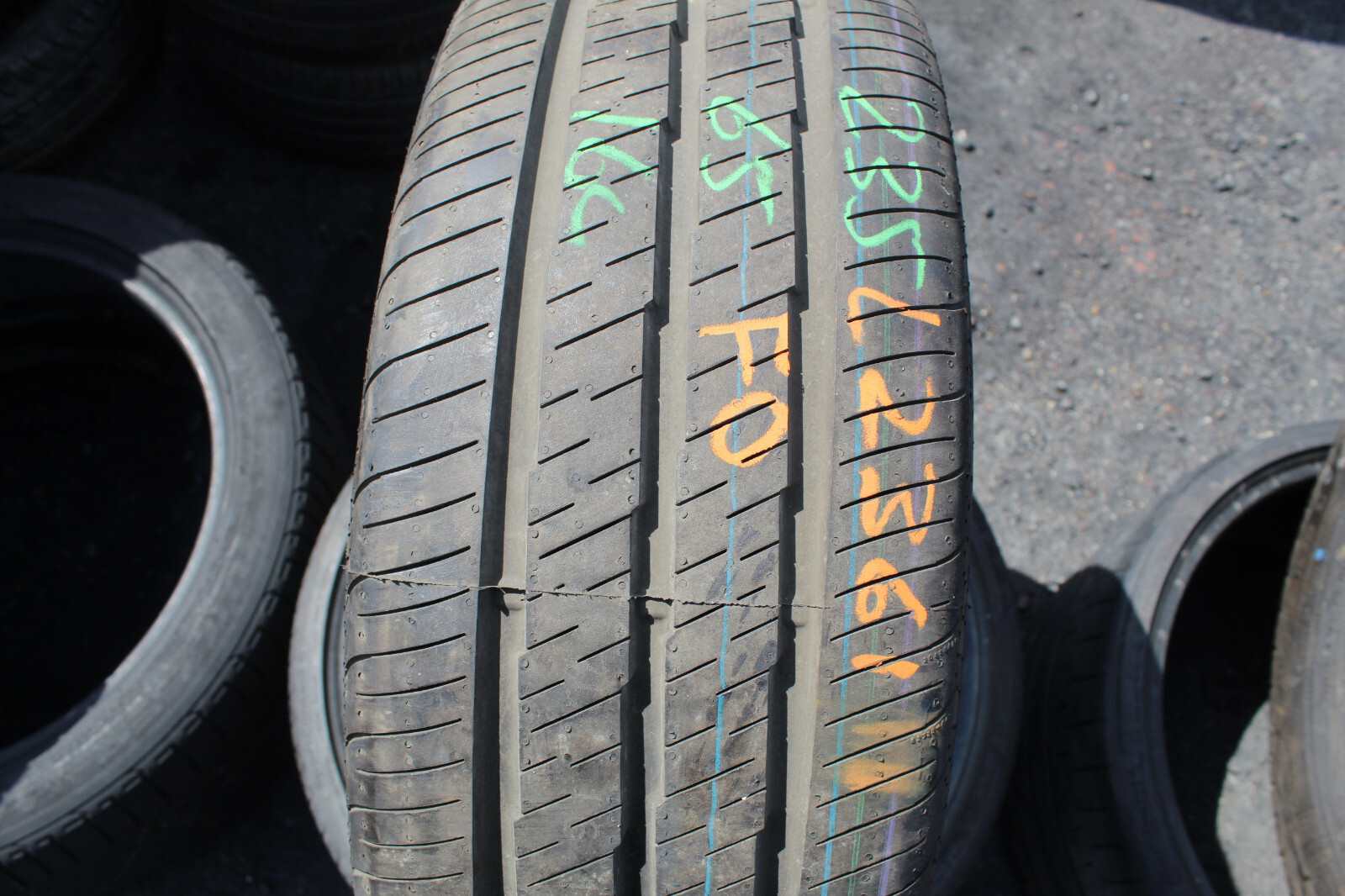 New 235 65 16C Continental, Vanco Eco, 118/116R, x1 Single (F1_tyres) FO L2361