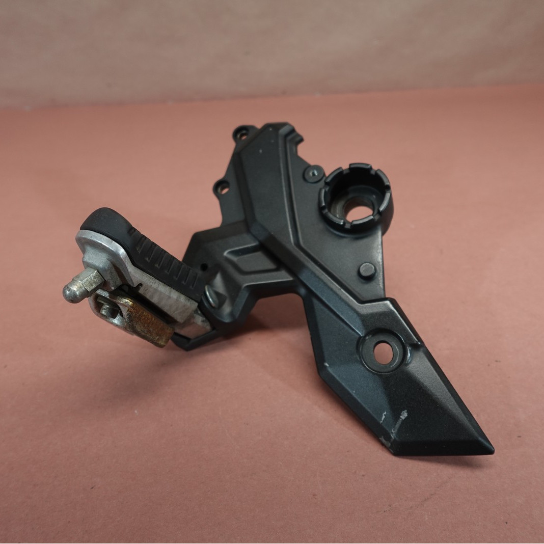 2017-2019 Kawasaki Z650 ZR650 ER650 Right Front Foot Peg Rest