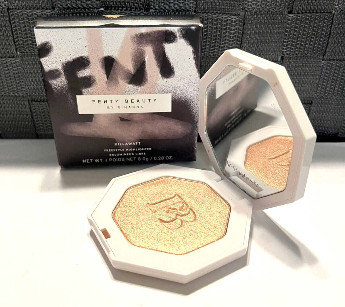 Fenty beauty highlighter hustla top baby