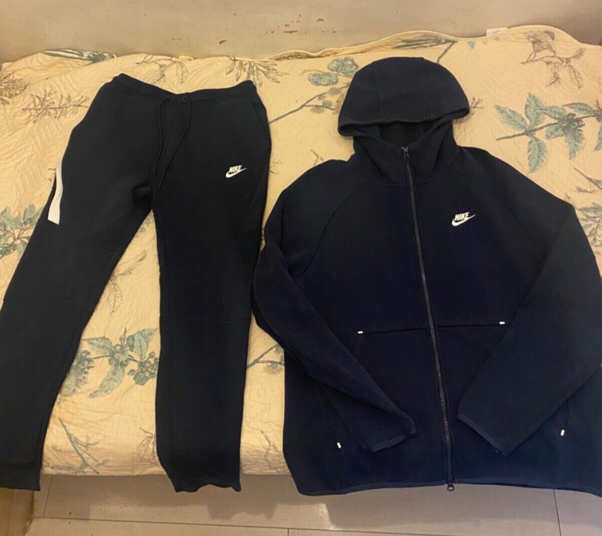 old season nike tech fleece navy