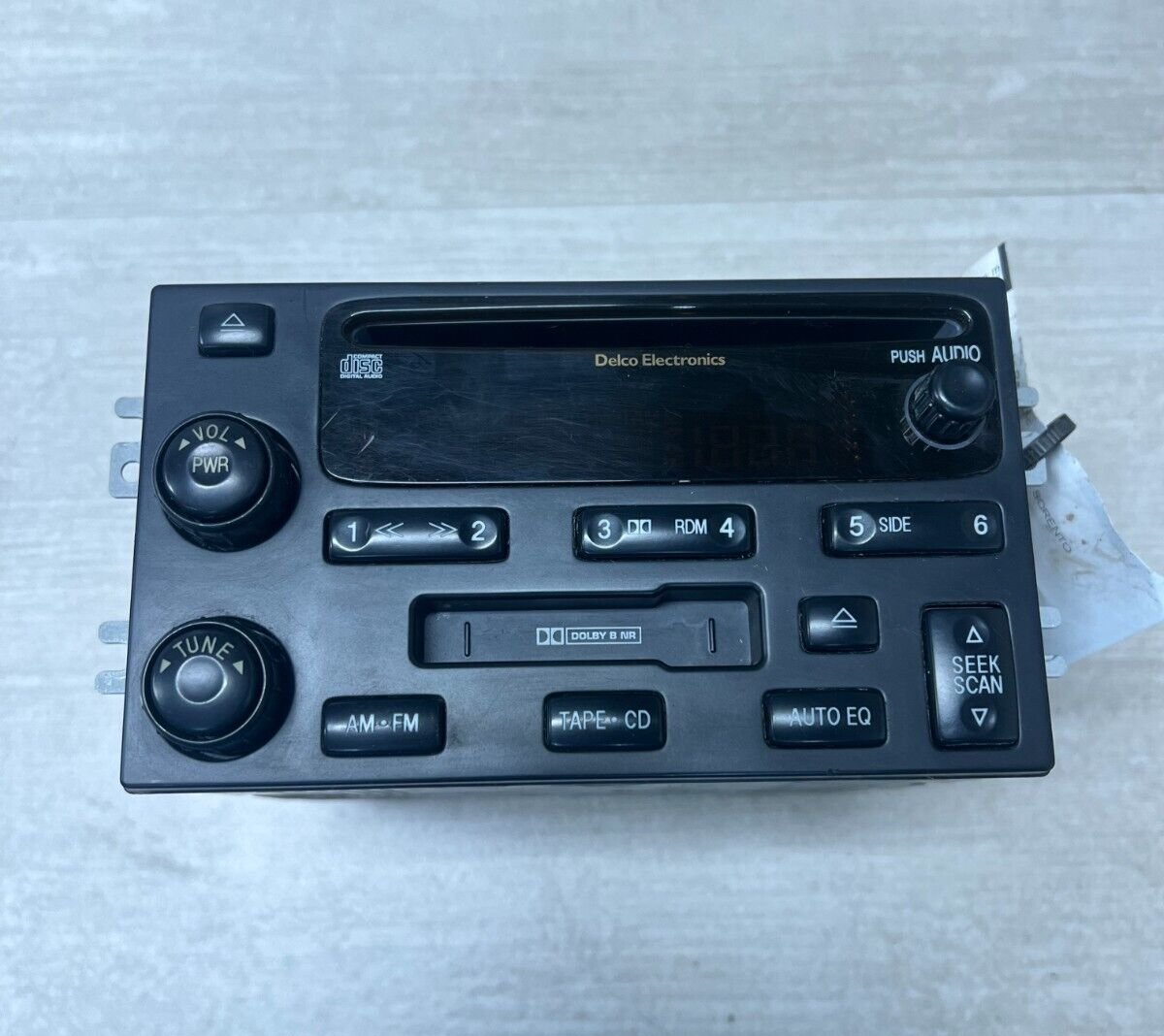 Genuine OEM 2005 Kia Sorento Black Radio AM FM Single Disc CD Cassette Player