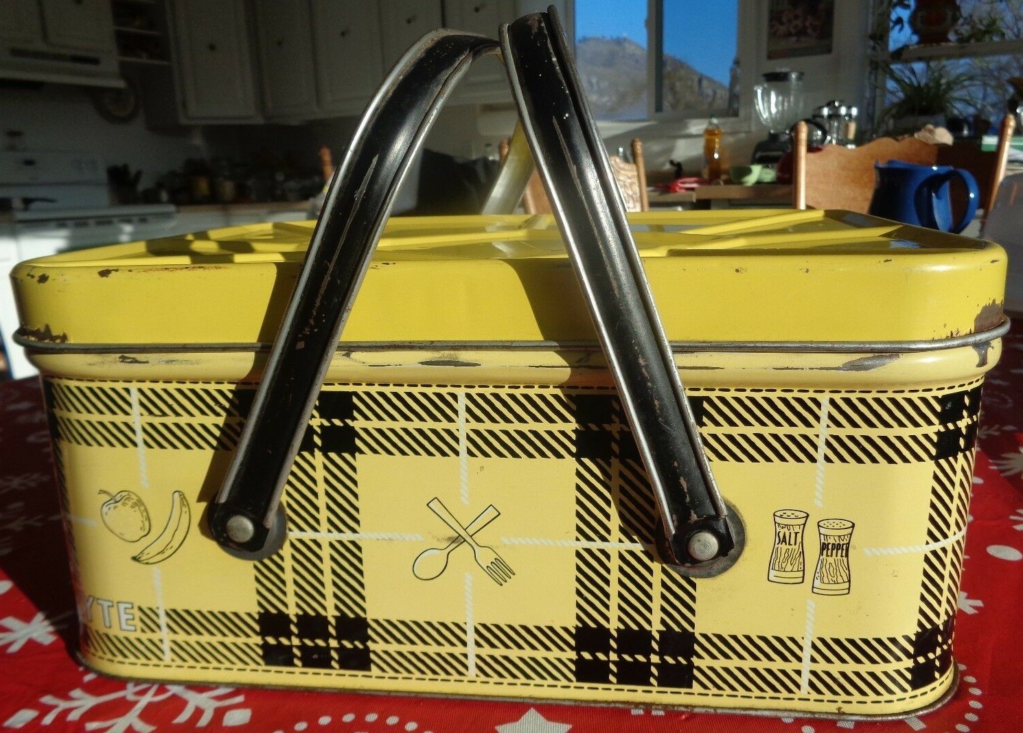 Vintage USA Retro Yellow Plaid Metal Picnic Basket W/Handles For Trailer/Kitchen