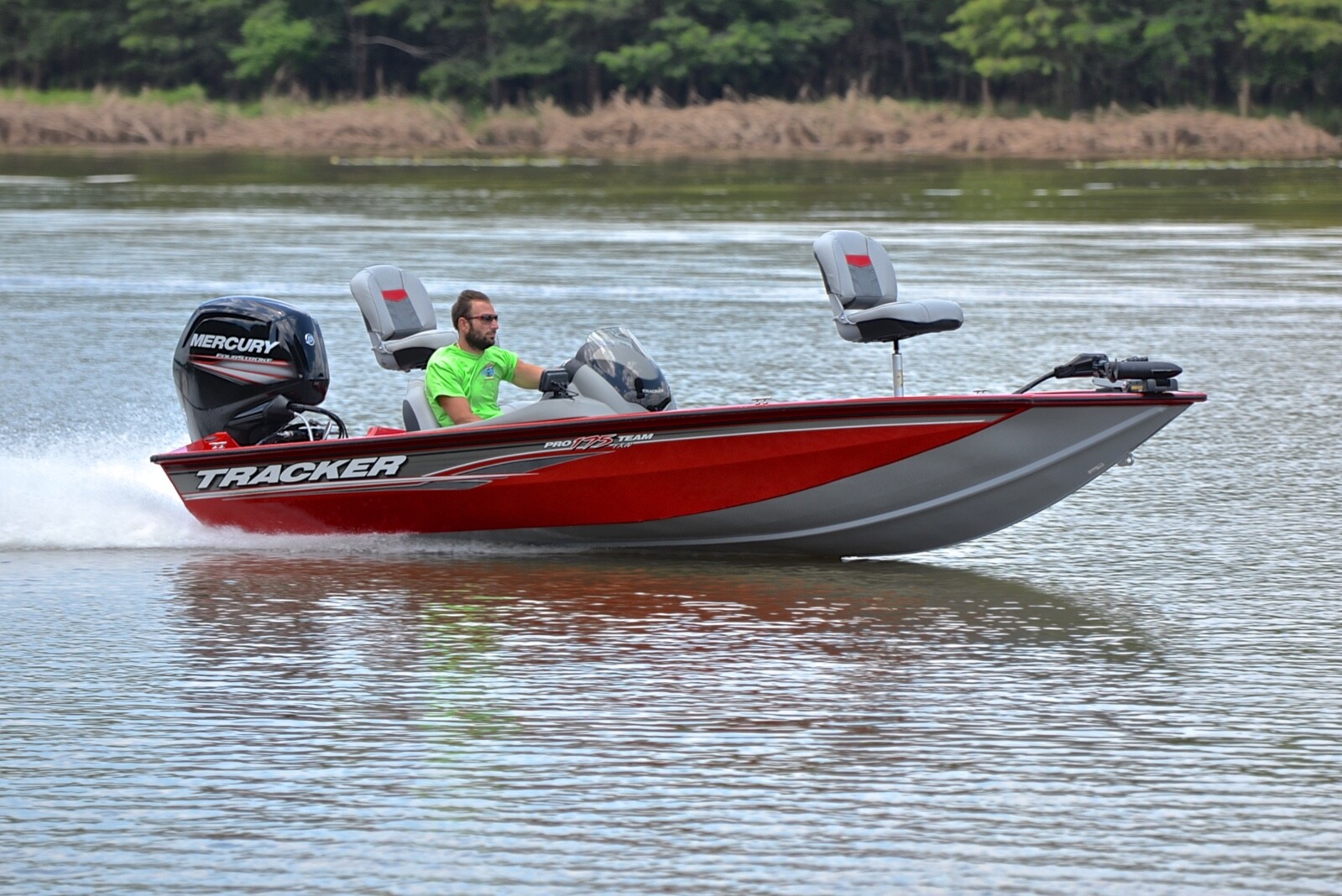 BASS TRACKER 175TXW....75 HP.....ONLY 70 HOURS